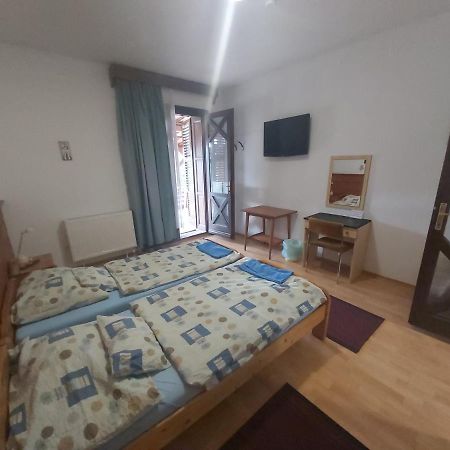 Valcsics Villa Panzio Pécs Exterior foto