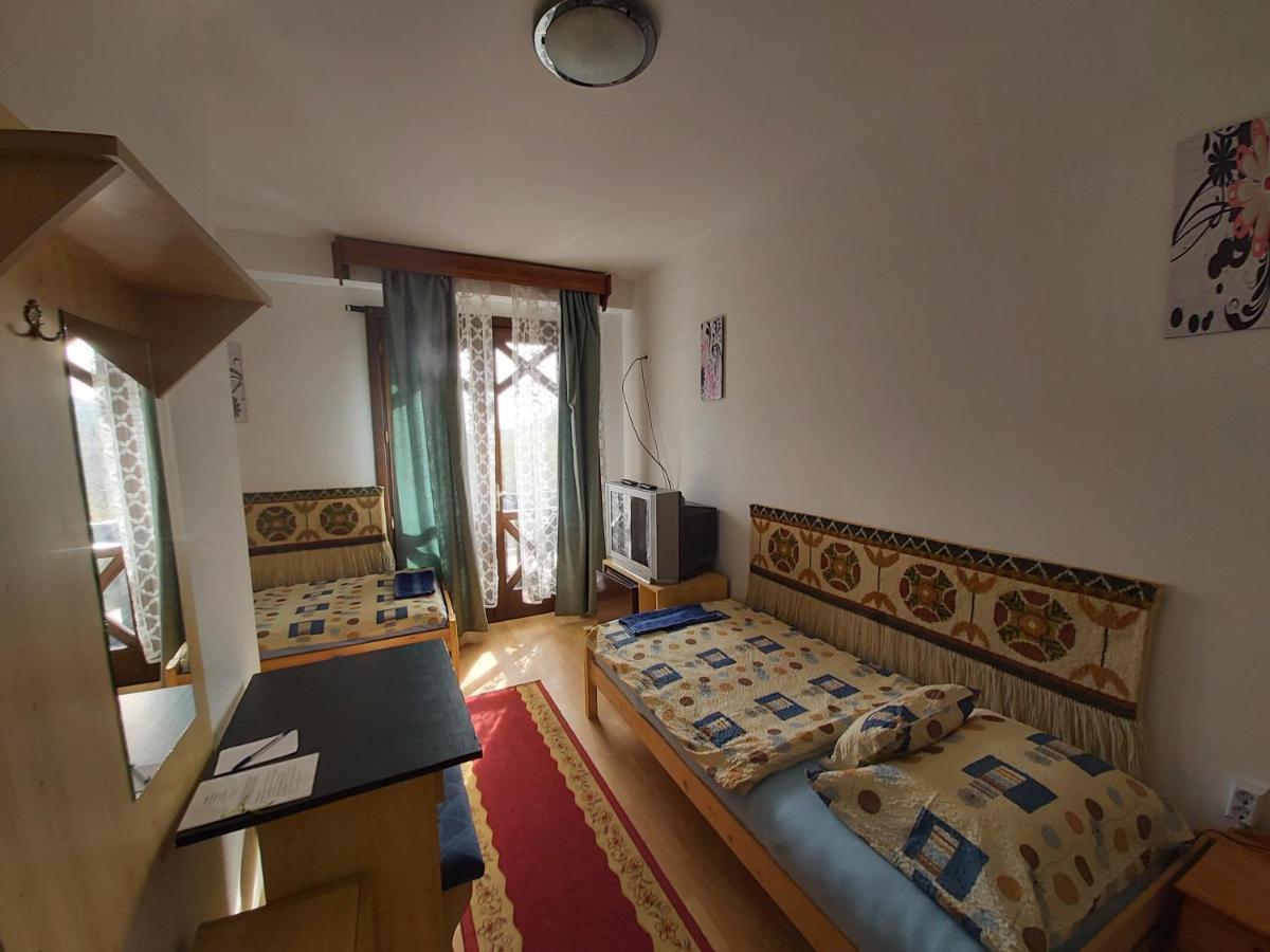 Valcsics Villa Panzio Pécs Exterior foto